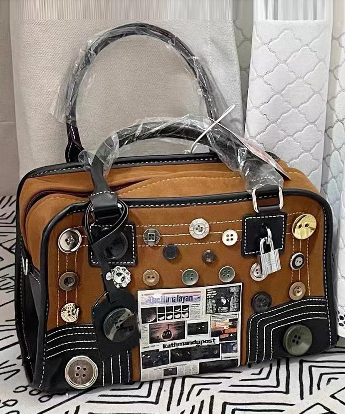 Sac fourre-tout moderne en similicuir marron avec boutons décorés - TrendAura