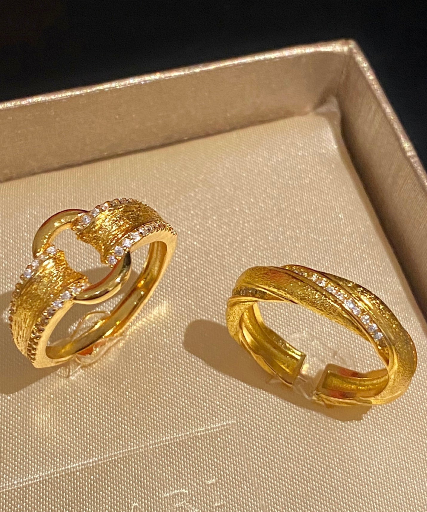 Ensemble de deux bagues ouvertes modernes en argent sterling et zircon surdoré - TrendAura