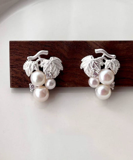 Boucles d'oreilles puces modernes en cuivre blanc doré et perles de raisin - TrendAura