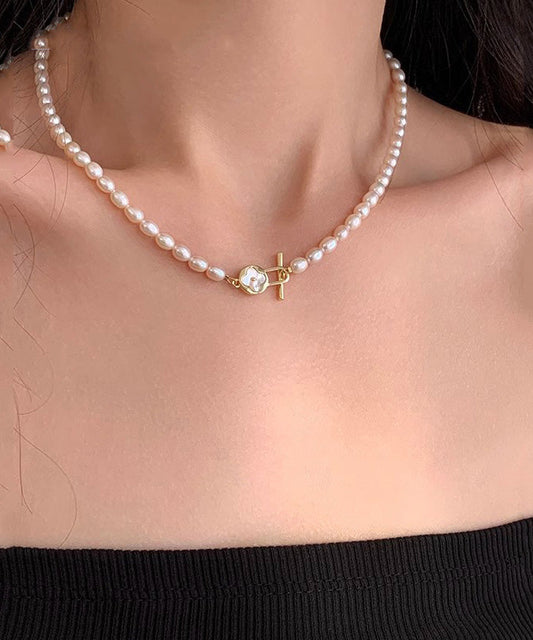 Collier de perles graduées en cuivre blanc surdoré avec trèfle à quatre feuilles - TrendAura