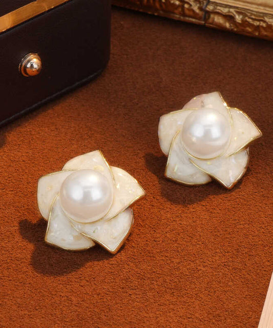 Boucles d'oreilles à tige modernes en cuivre blanc surdoré avec perles - TrendAura