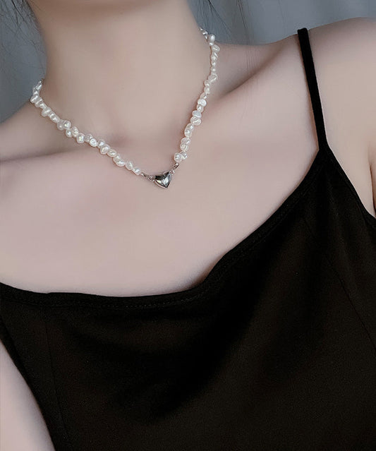 Collier pendentif moderne en cuivre blanc et perles Love - TrendAura