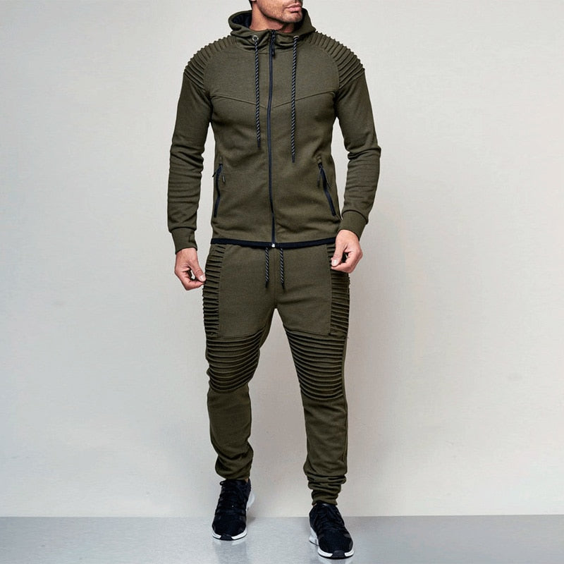 Fashionable tracksuit with hood made of breathable cotton