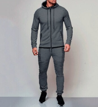 Fashionable tracksuit with hood made of breathable cotton