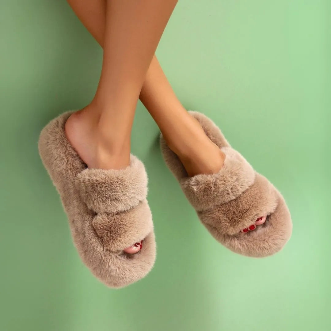 Women's slippers with padded sole