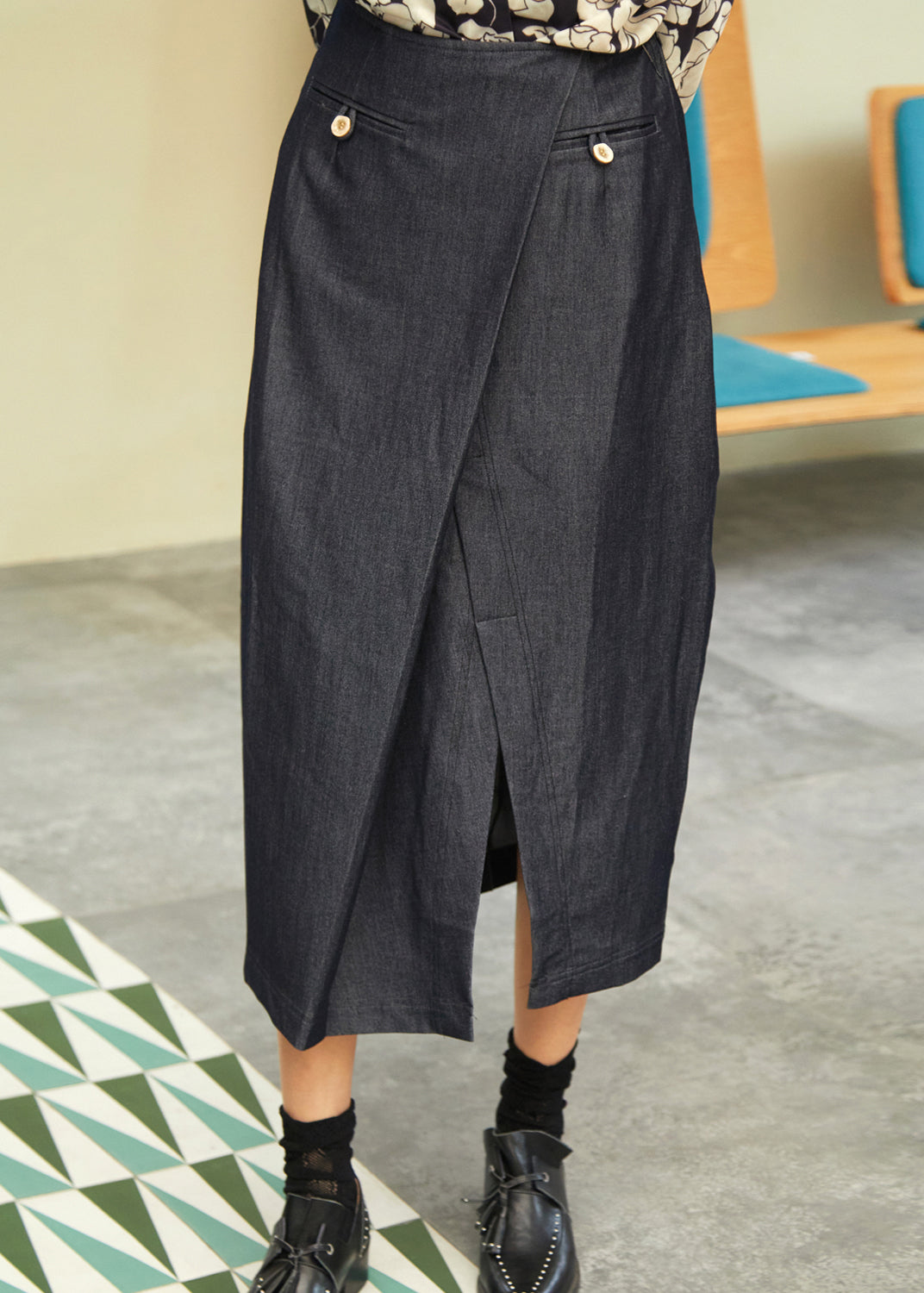 Nouvelles jupes en jean bleu marine asymétriques ouvertes sur le devant pour l'automne - TrendAura