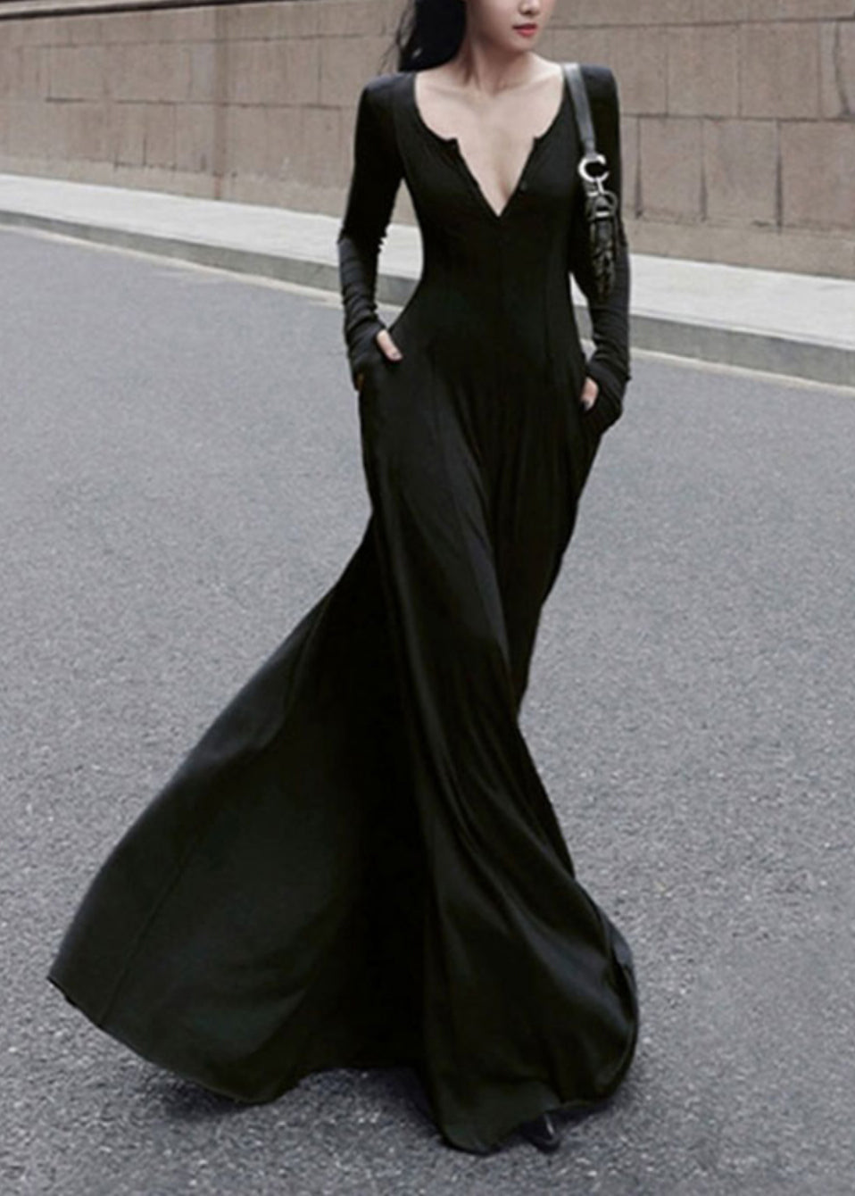 Nouvelle robe longue simple noire en coton à col en V et coupe ajustée, printemps - TrendAura