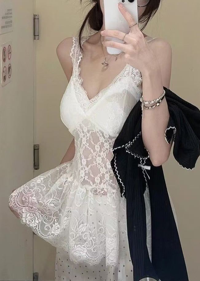 Ensemble deux pièces blanc sans manches avec débardeur en dentelle et cardigan en tricot - TrendAura
