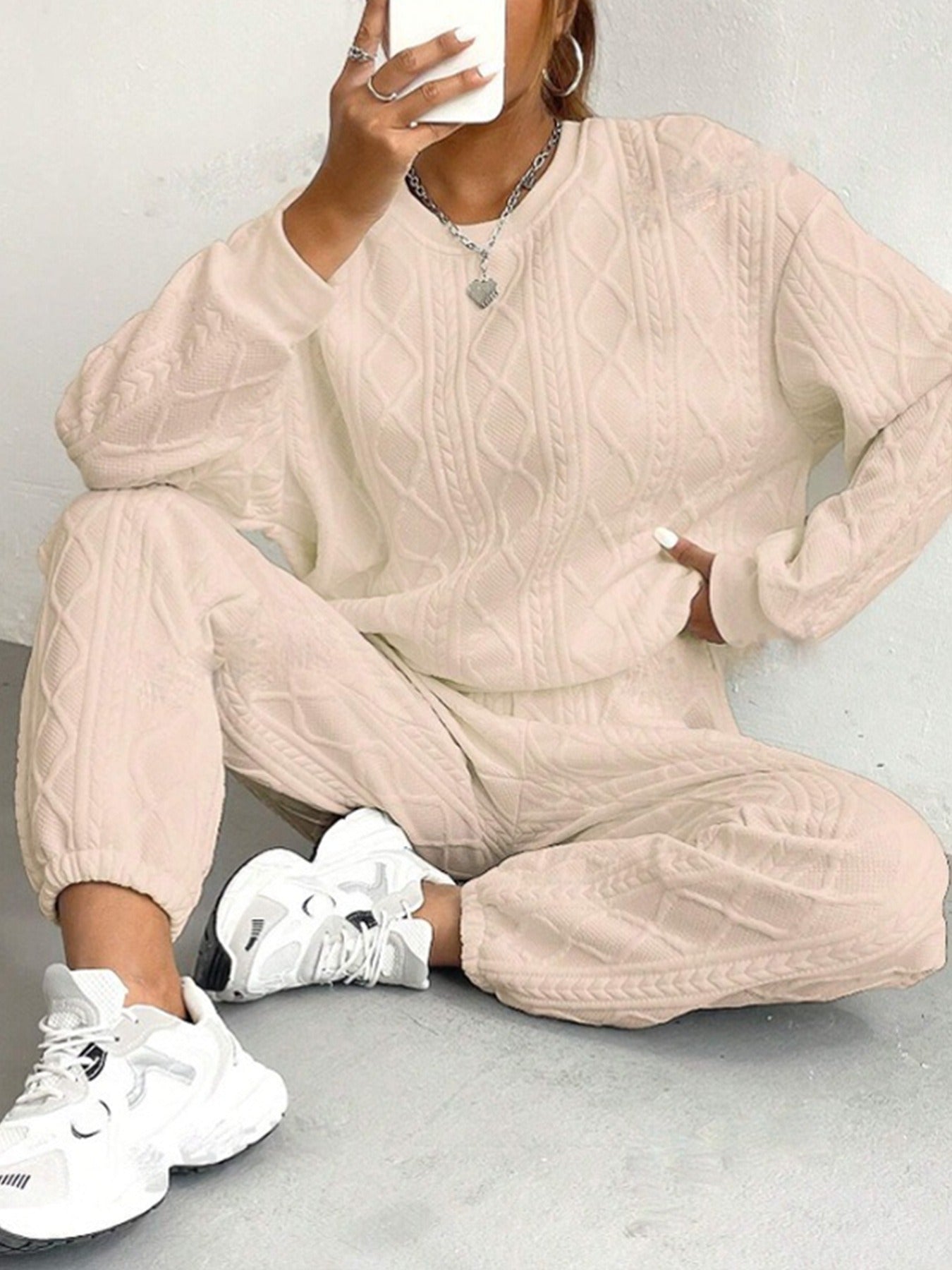 Women’s Two-Piece Lounge Set – Knit Cable Design – Relaxed Fit – Long Sleeve Top & Cuffed Pants