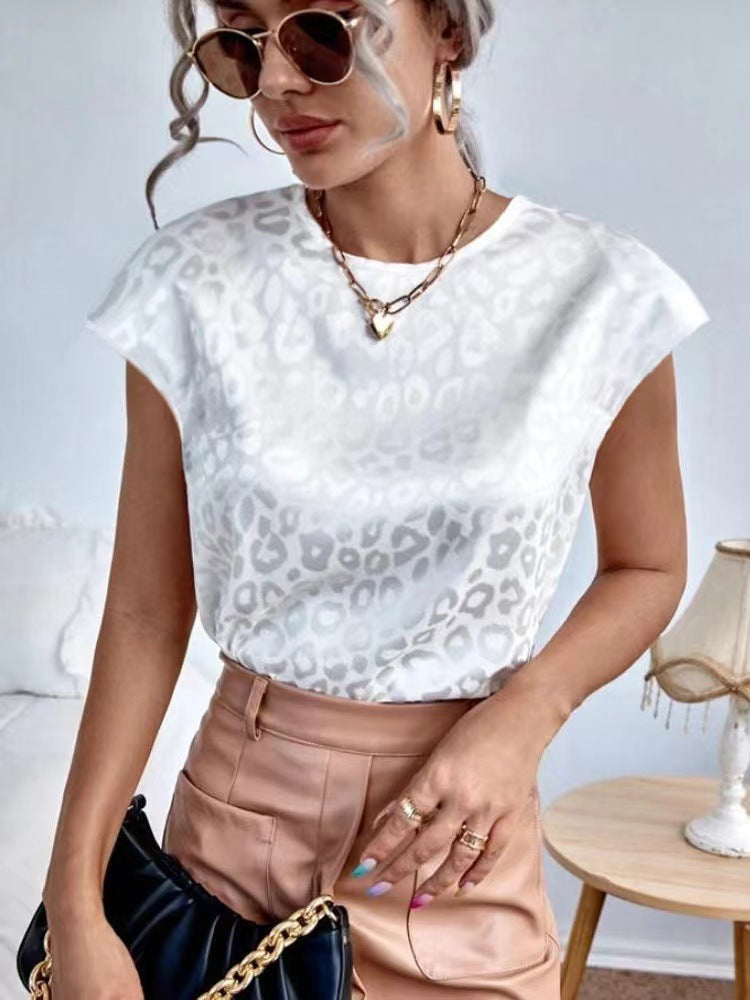 Women’s Short Sleeve Top – Relaxed Fit – Crew Neck – Animal Print