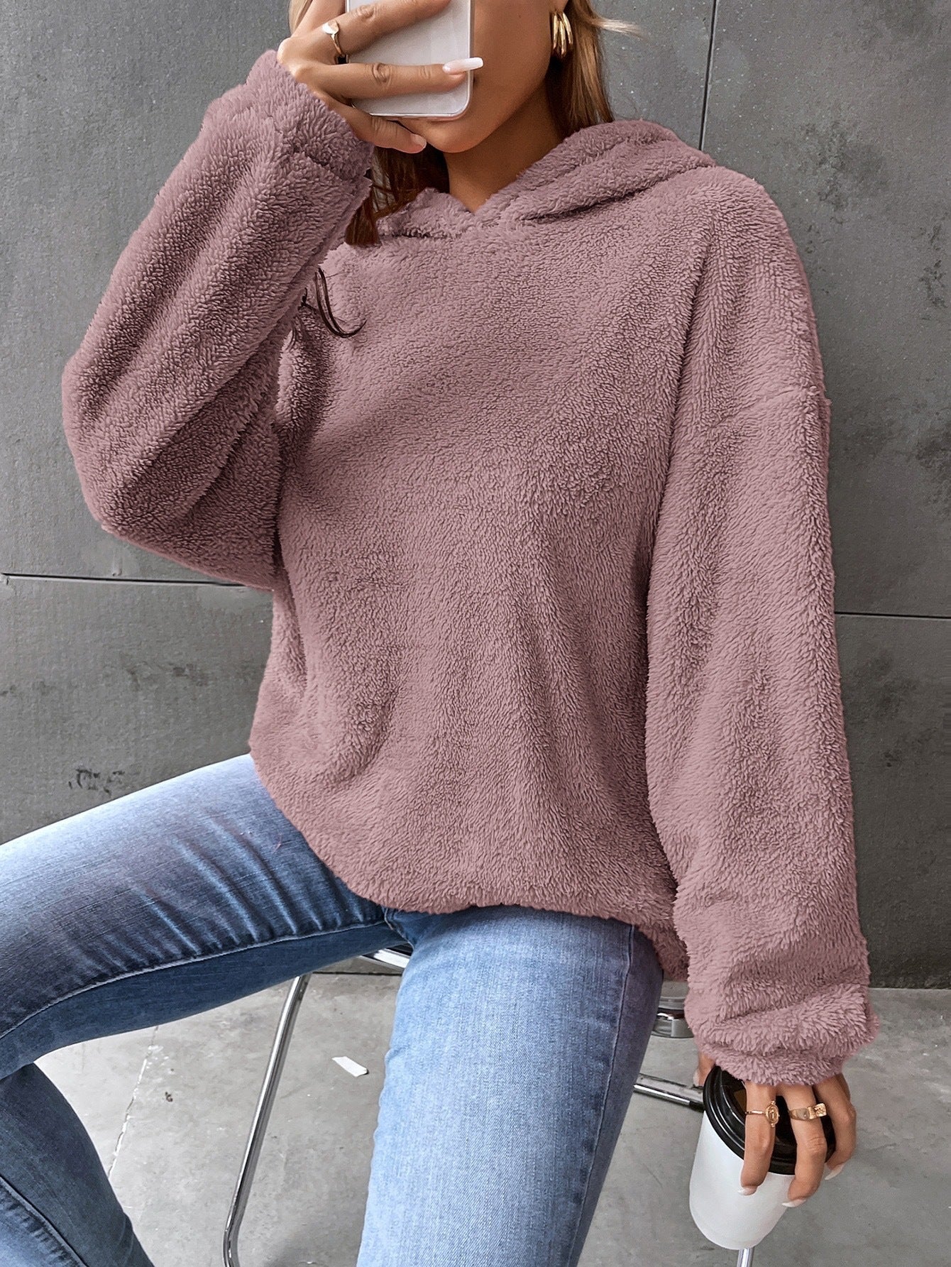 Women's hooded sweatshirt - Fleece sweater - Short model - Relaxed fit - Long sleeves