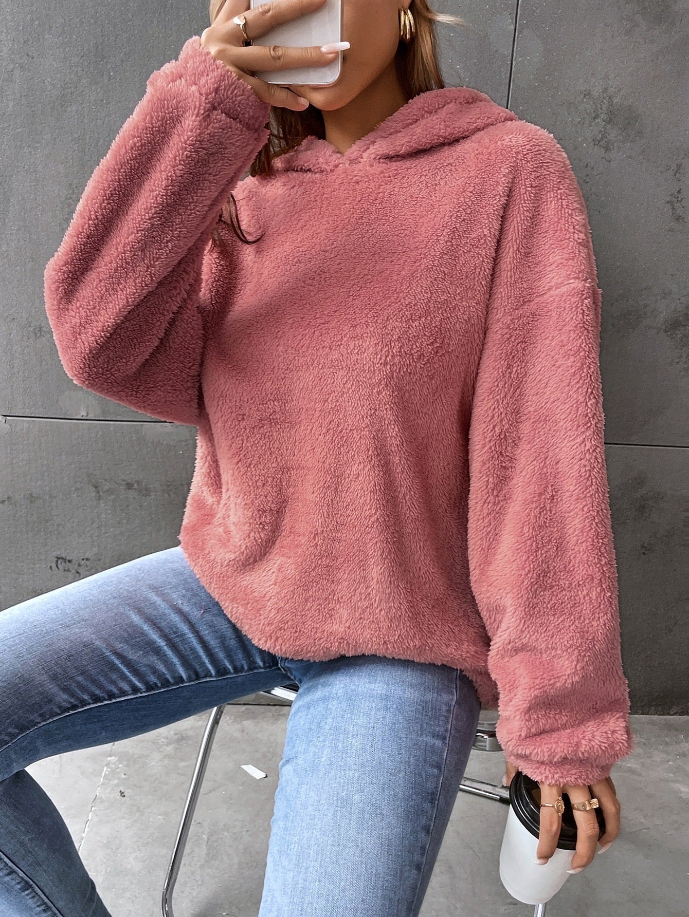 Women's hooded sweatshirt - Fleece sweater - Short model - Relaxed fit - Long sleeves