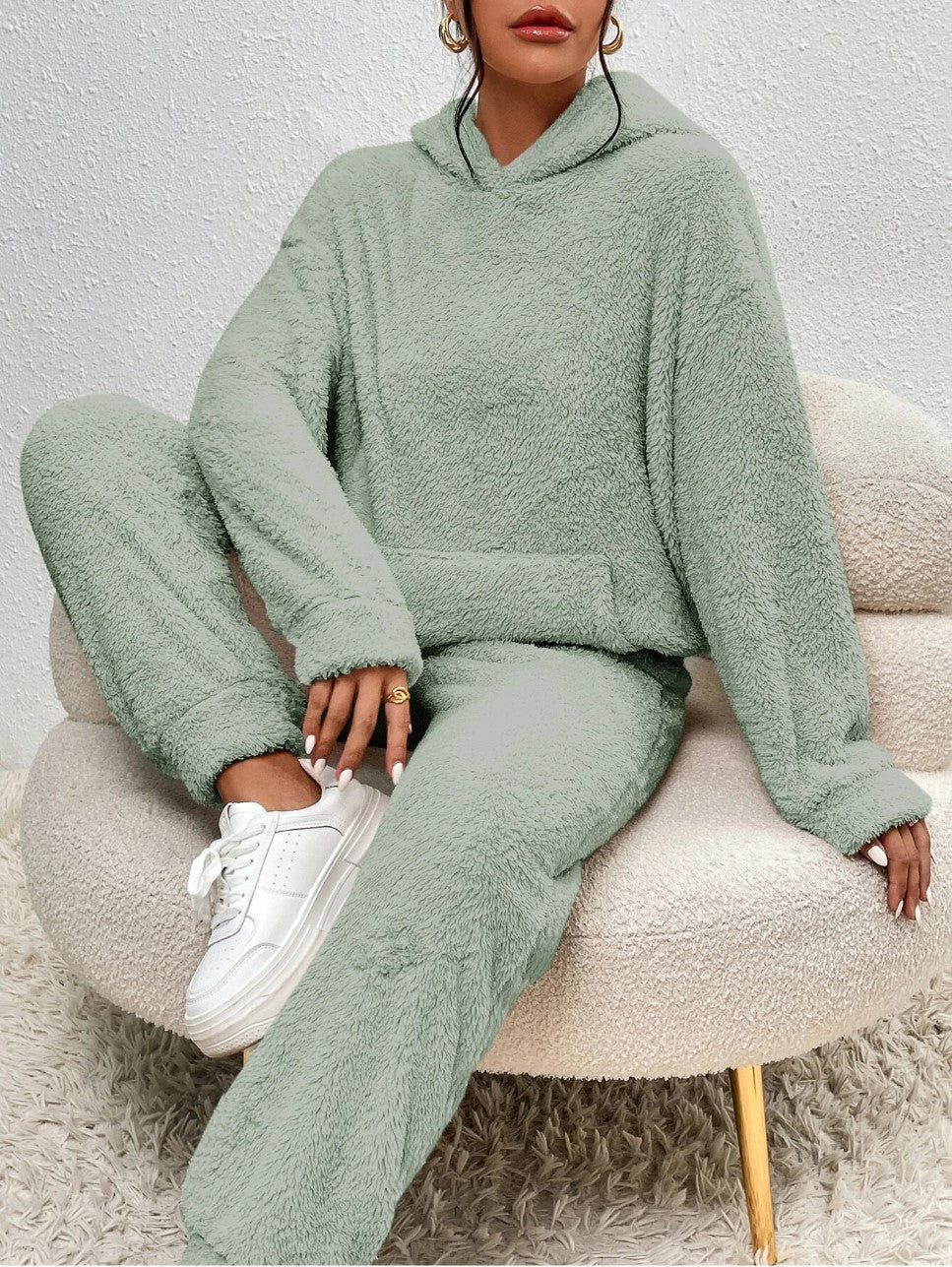 Women’s Two-Piece Lounge Set – Plush Fleece Hoodie with Kangaroo Pocket – Wide-Leg Pants