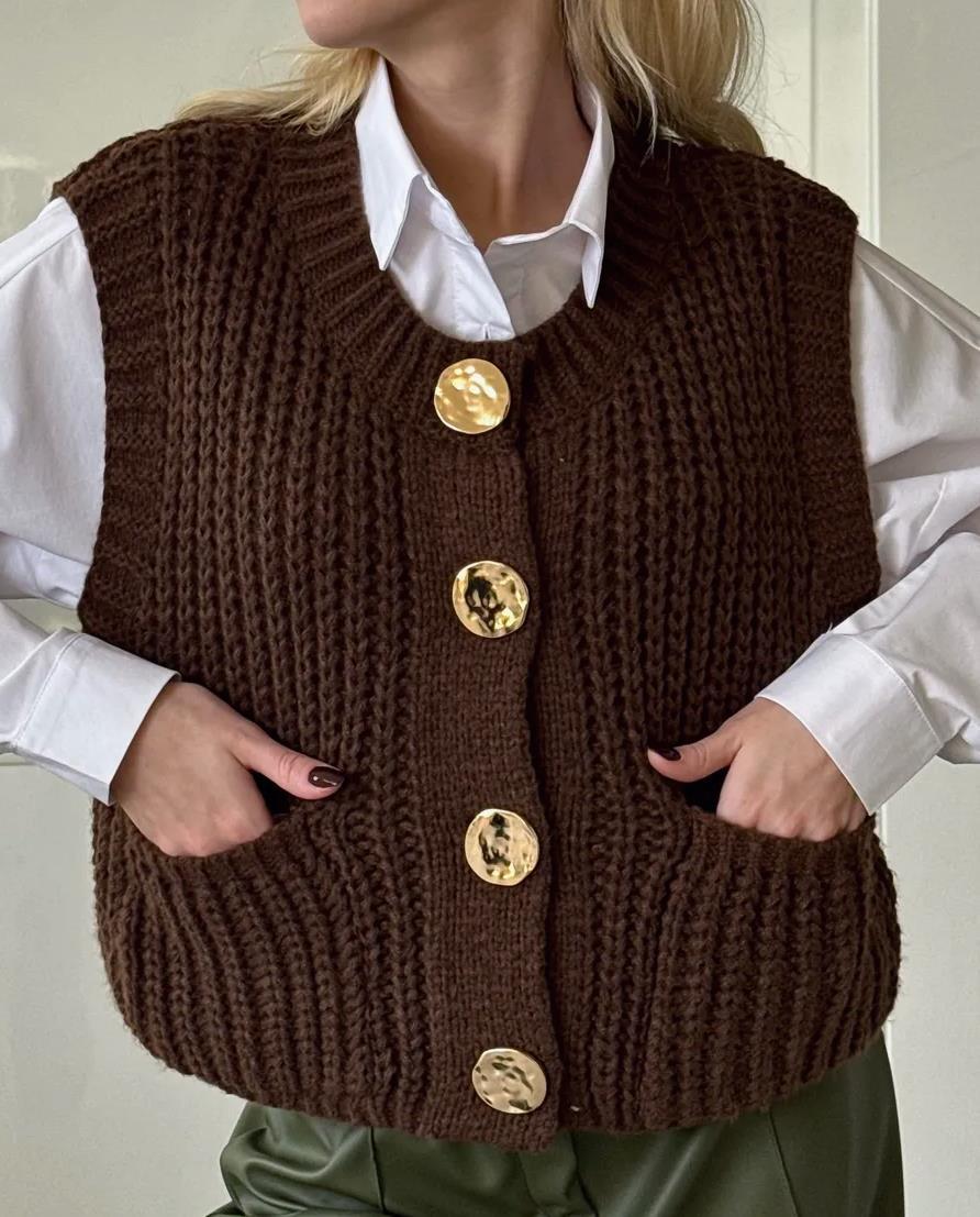 Women’s Knitted Vest – Wool Blend – Oversized Fit – Ribbed Texture – Button Front – Pockets