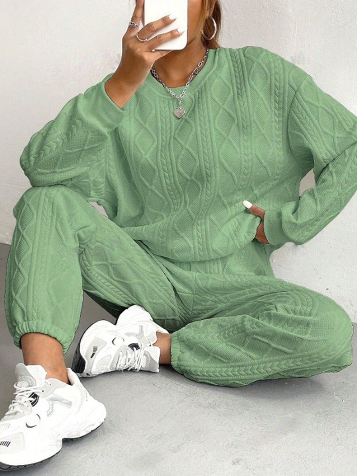 Women’s Two-Piece Lounge Set – Knit Cable Design – Relaxed Fit – Long Sleeve Top & Cuffed Pants