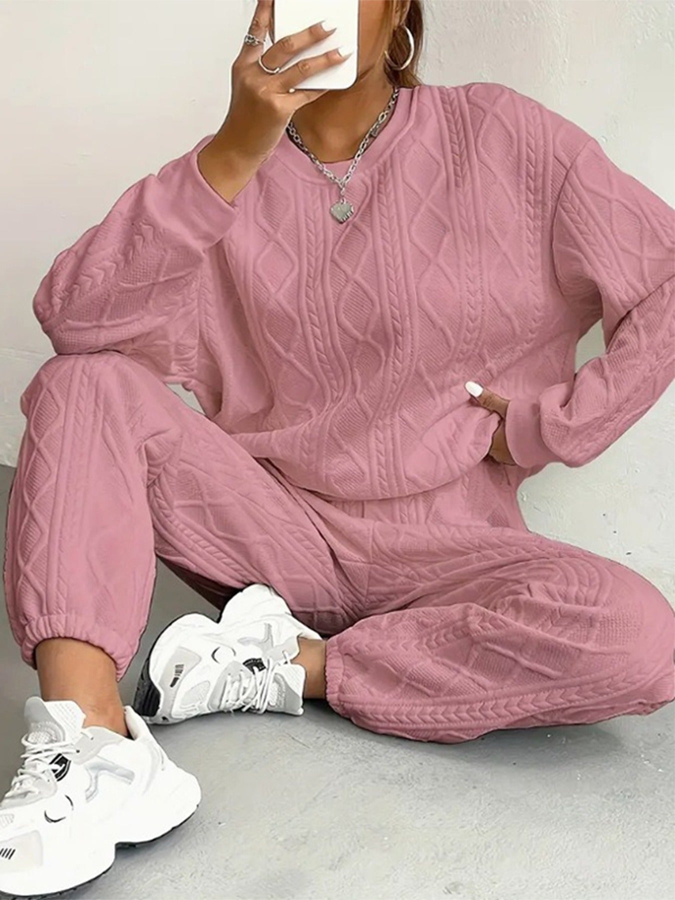 Women’s Two-Piece Lounge Set – Knit Cable Design – Relaxed Fit – Long Sleeve Top & Cuffed Pants