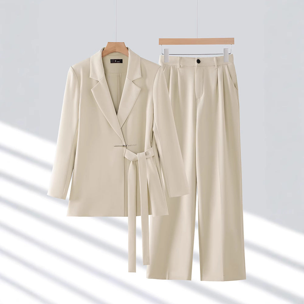 Women's Blazer Set With Tailored Fit Belt At Waist And Wide Trousers In Luxurious Fabric