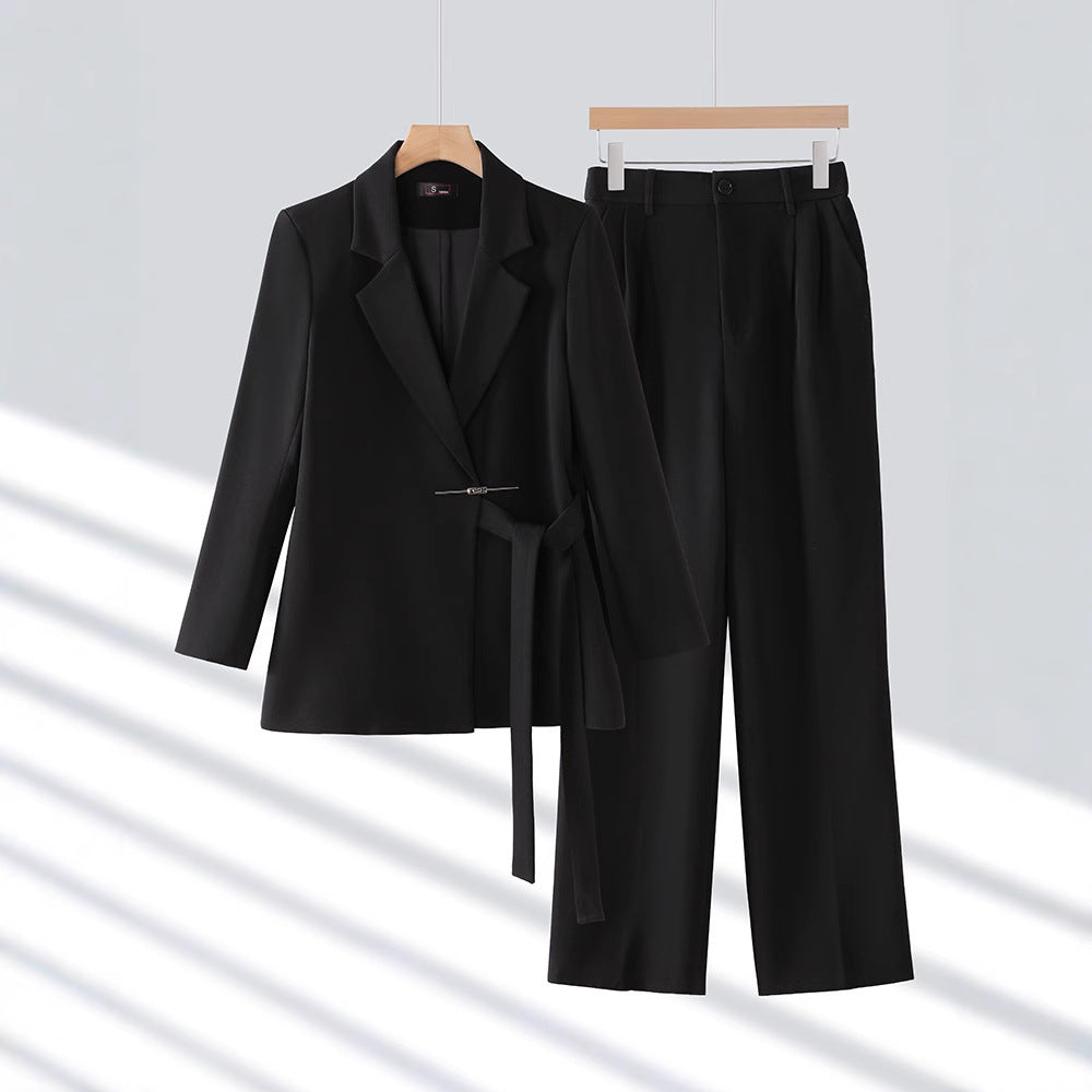 Women's Blazer Set With Tailored Fit Belt At Waist And Wide Trousers In Luxurious Fabric