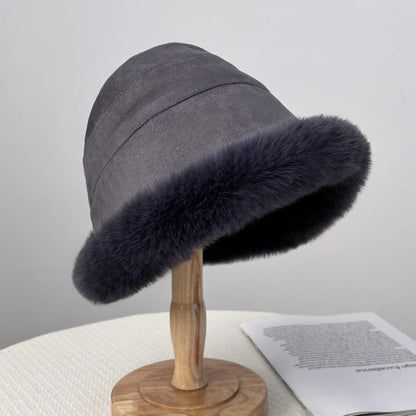 Women’s cozy and elegant fur hat