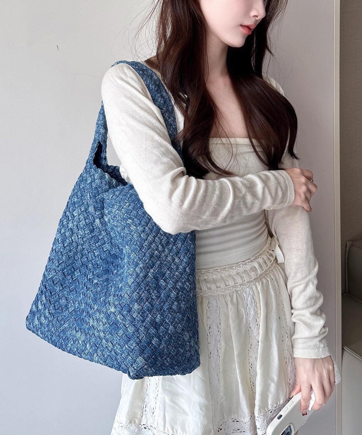 Sac bandoulière grande capacité en denim bleu, design original - TrendAura