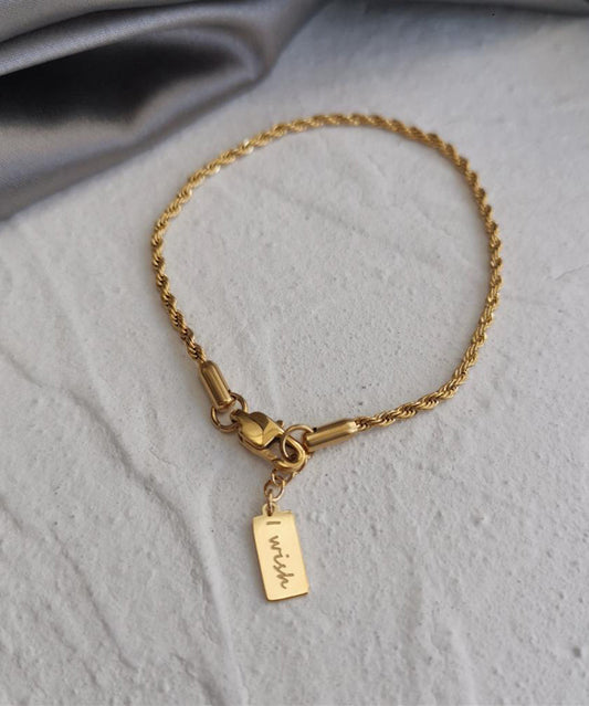 Bracelet à breloques torsadées en alliage de cuivre doré au design original avec pompons - TrendAura