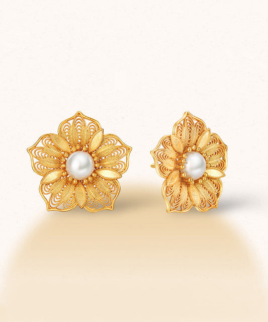Boucles d'oreilles à tige ajourées en argent sterling doré et perle au design original - TrendAura