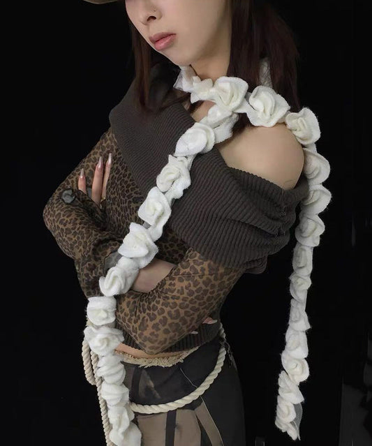 Écharpe à pompons en tricot blanc à motif floral original - TrendAura