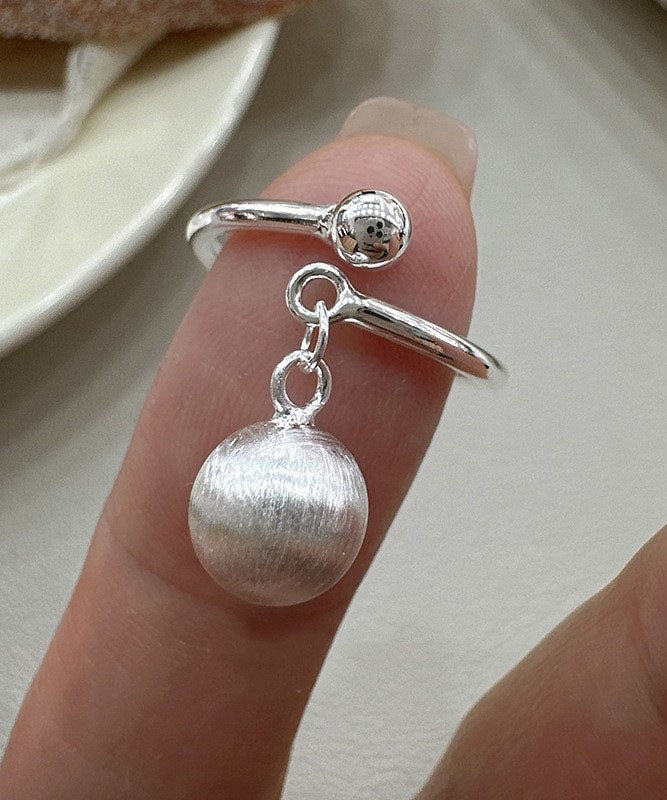 Anneaux ouverts à pompon boule en fil de soie et argent sterling. - TrendAura