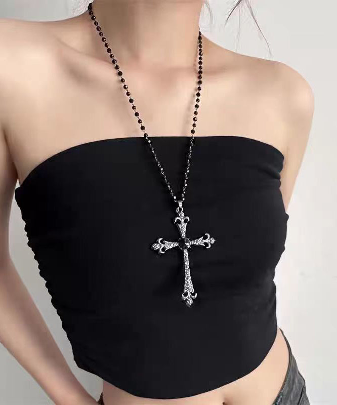 Collier rétro en alliage noir avec perles en zircon et croix graduée - TrendAura