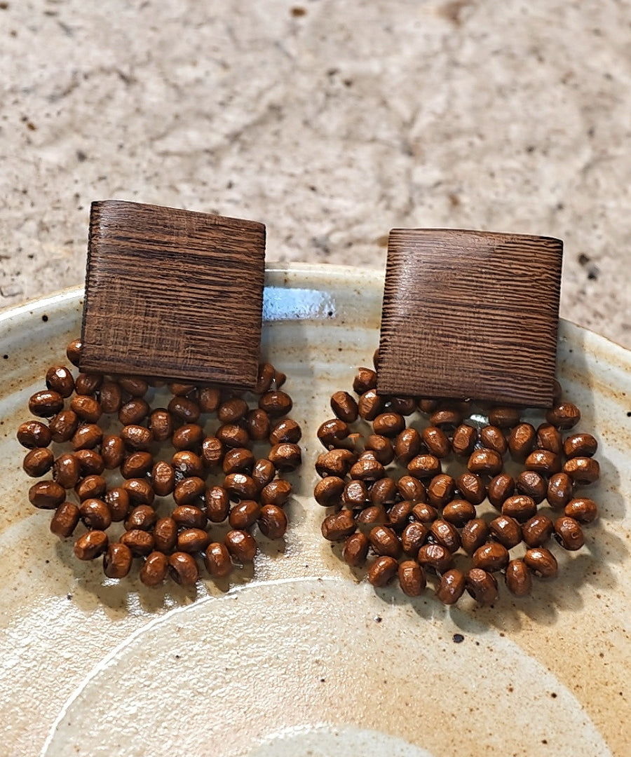 Boucles d'oreilles à tige en bois tressé style rétro chocolat - TrendAura