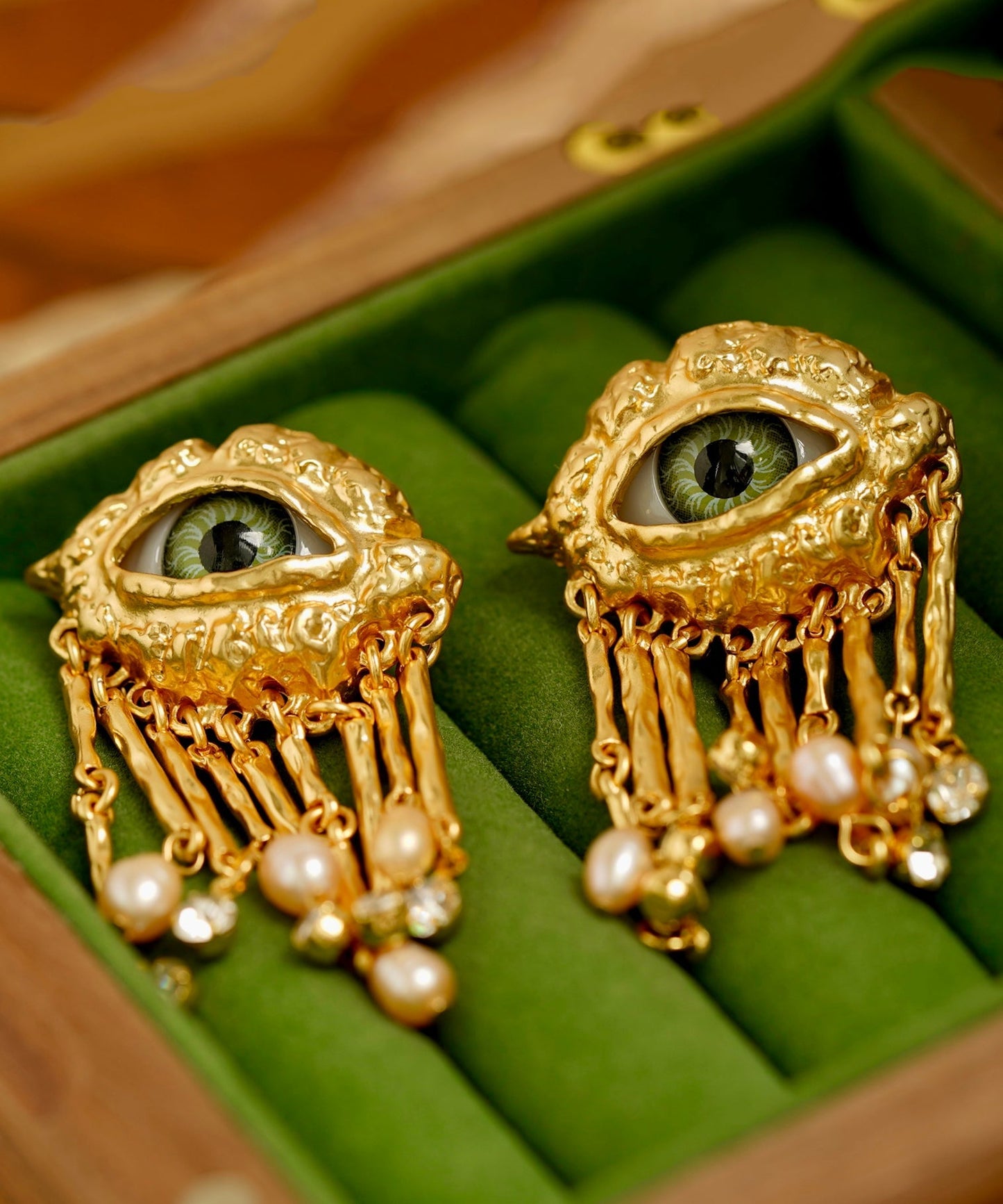 Boucles d'oreilles pendantes rétro en alliage de cuivre doré et perles avec pompon et œil maléfique - TrendAura
