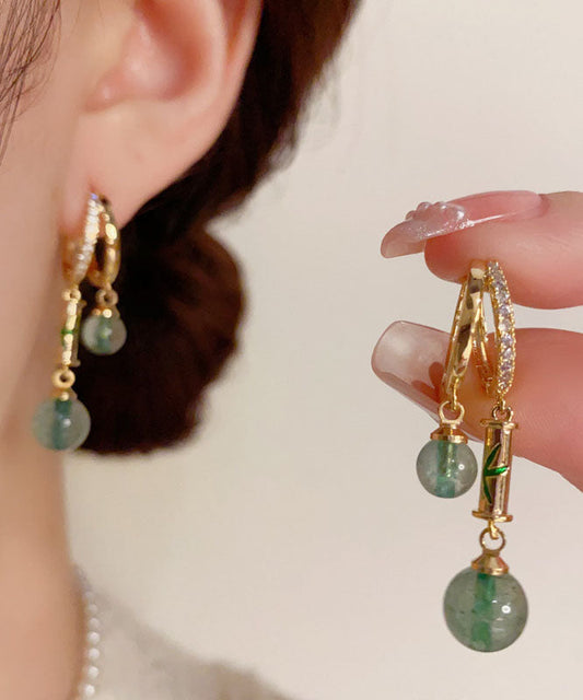 Boucles d'oreilles pendantes rétro en zircon doré et cuivre, serties de pierres précieuses et ornées d'un motif bambou. - TrendAura