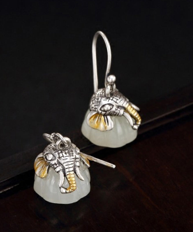 Boucles d'oreilles pendantes rétro en argent sterling et soie avec petit éléphant en jade - TrendAura
