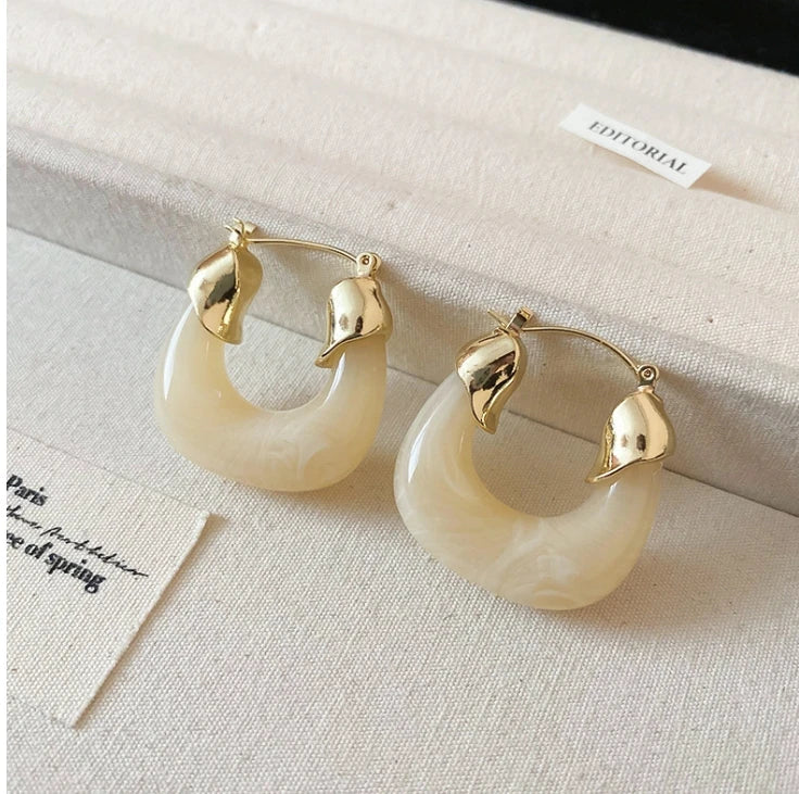 Retro U-shaped Geometric Earrings made of Brown Resin for Women