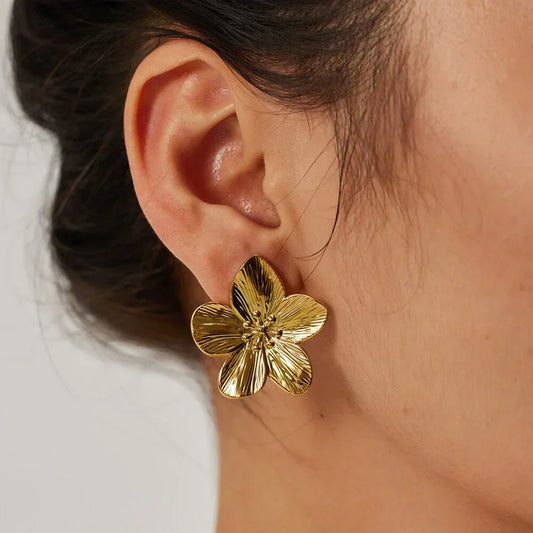 Jemilia | Elegant earrings with floral motif for women - TrendAura