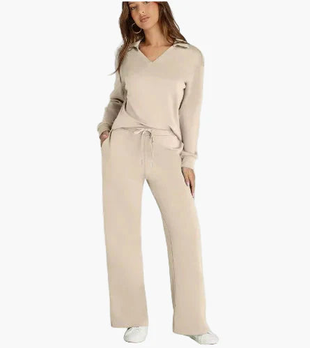 Women's leisure set with wide leg and V-neck – Comfortable loungewear outfit for everyday & travel