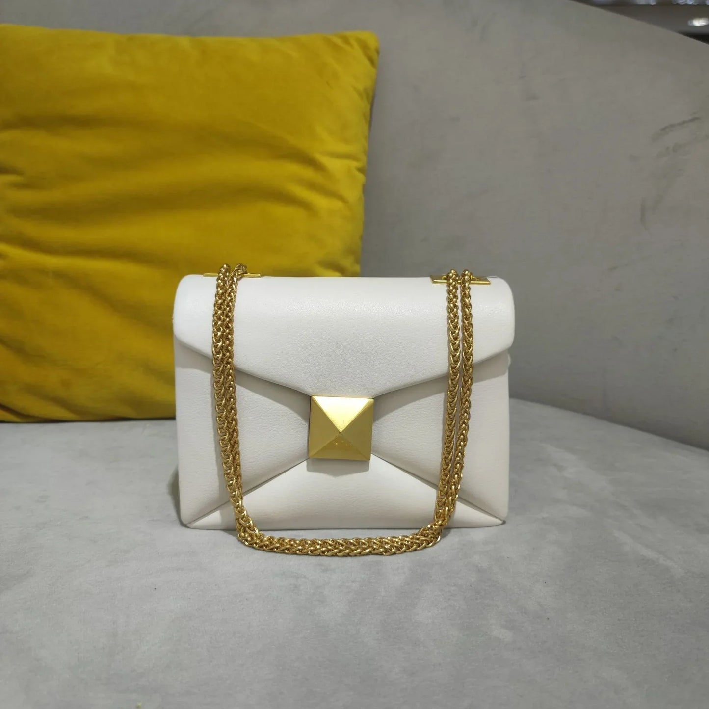 TrendAura Luxe Rivet Leather Crossbody Bag - Premium Craft With Rivet Detail And Versatile Chain Strap For Day To Night