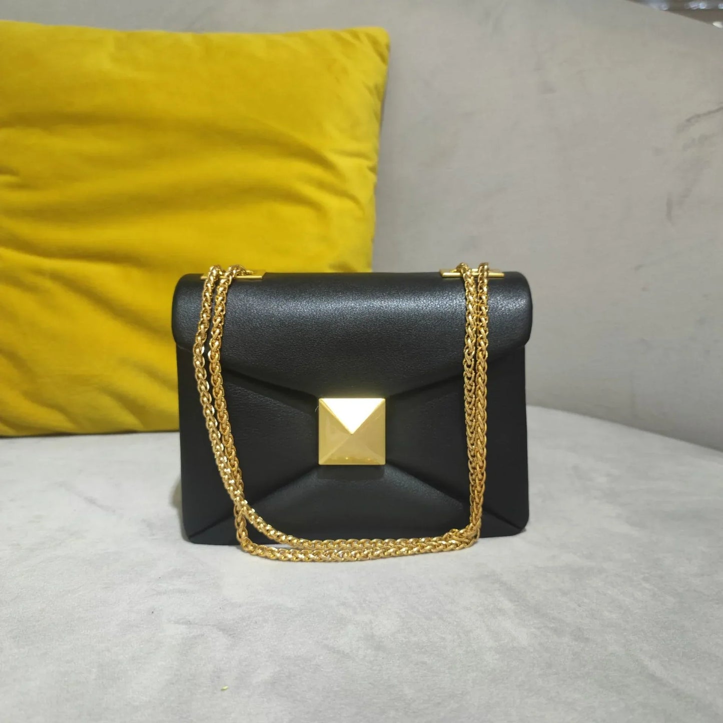 TrendAura Luxe Rivet Leather Crossbody Bag - Premium Craft With Rivet Detail And Versatile Chain Strap For Day To Night