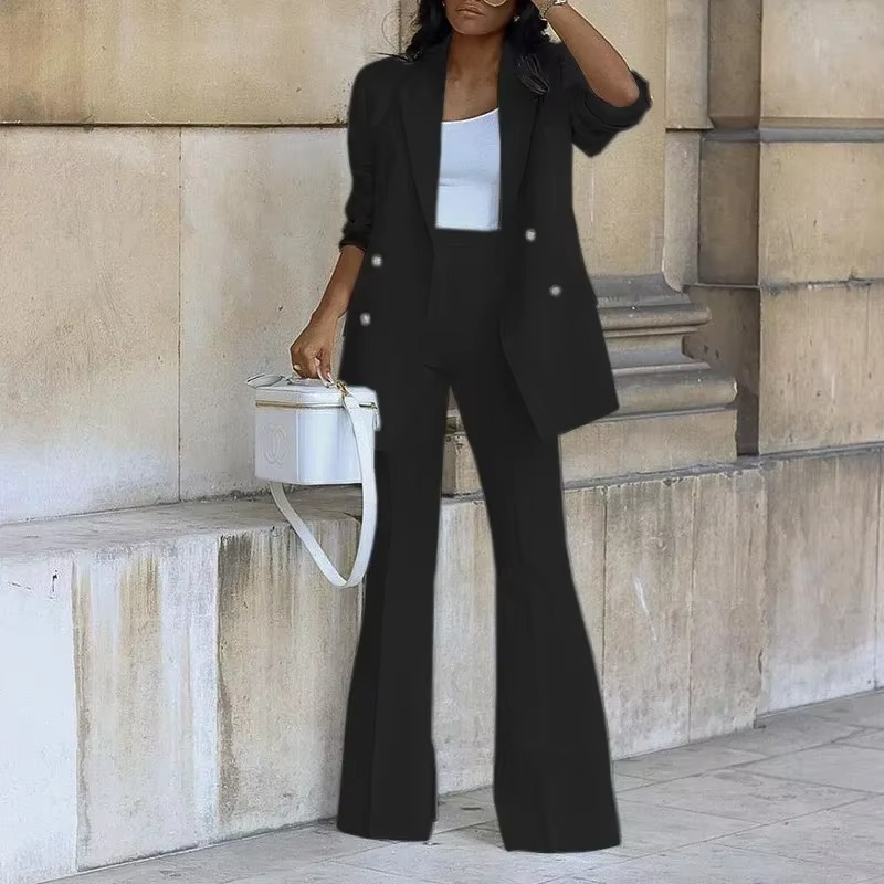Elegant buttoned blazer and flared pants for women - Two-piece set for all seasons