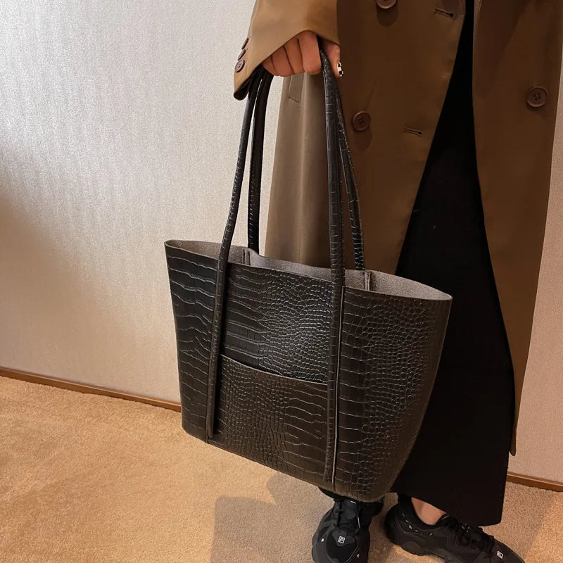 Moonbiffy Vintage Shoulder Bag Chic Versatile Spacious PU Leather For Women On The Go