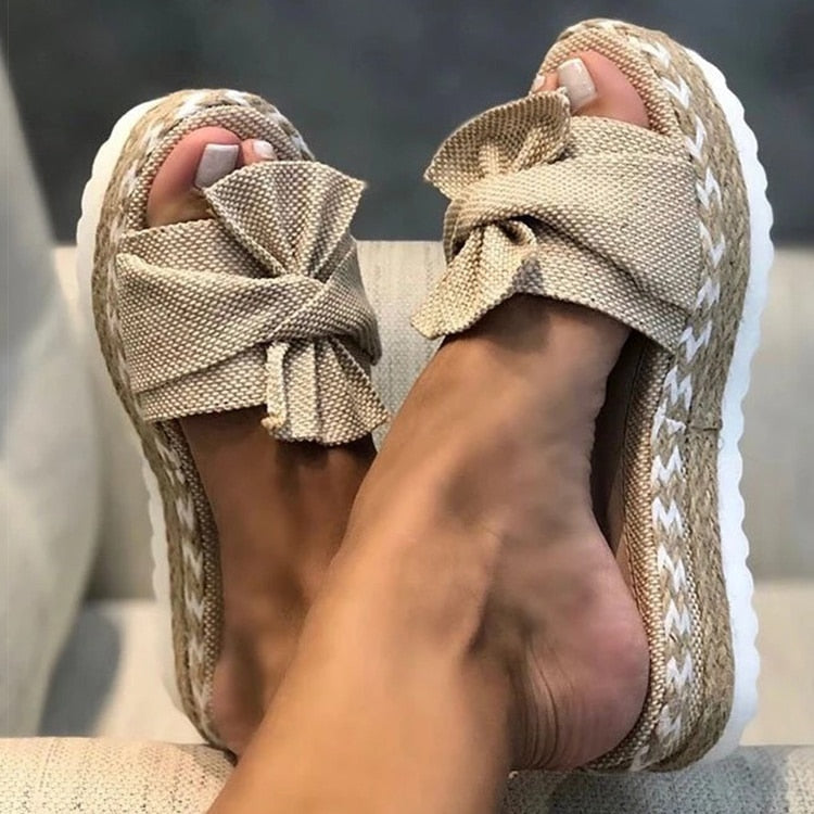 Dalia – Stylish platform sandals with a bow