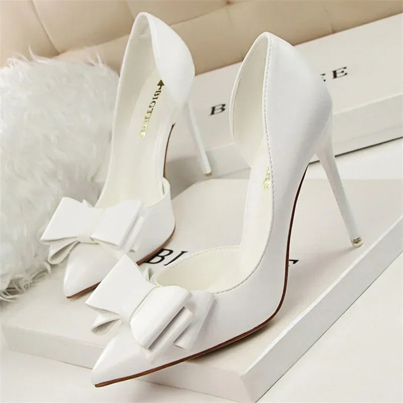 INGE Pointed Toe Pumps With Bow For Women Elegant Silhouette Flattering Soft Insole