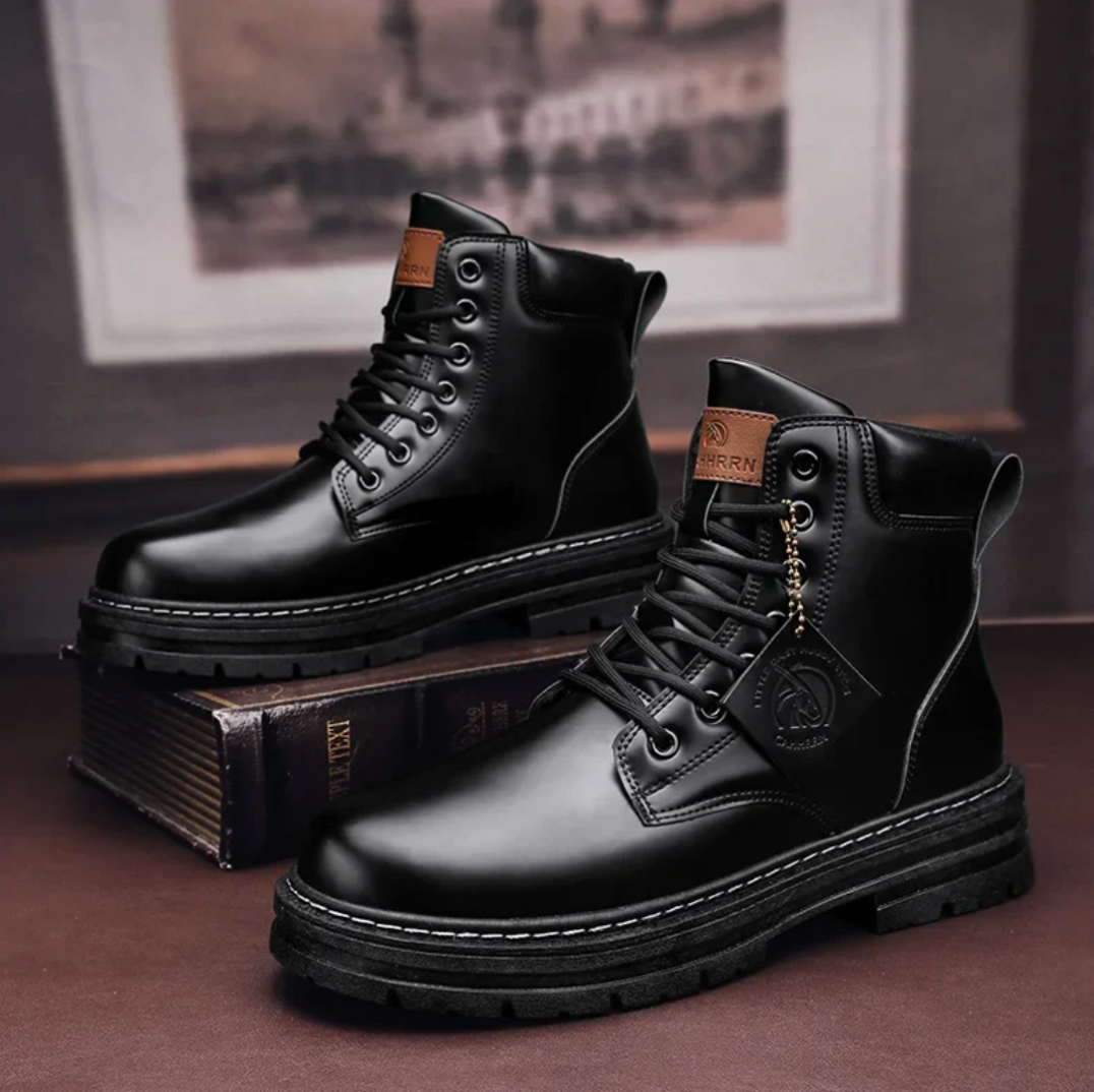 Comfortable lace-up boots for men
