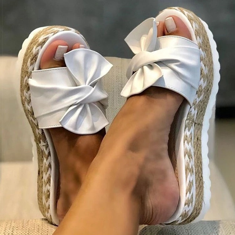 Dalia – Stylish platform sandals with a bow