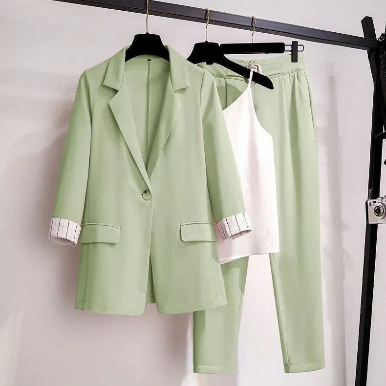 Women’s Three-Piece  Blazer – Tailored Fit – Single Button – Classic Lapel – Turn-Up Cuffs – Flap Pockets