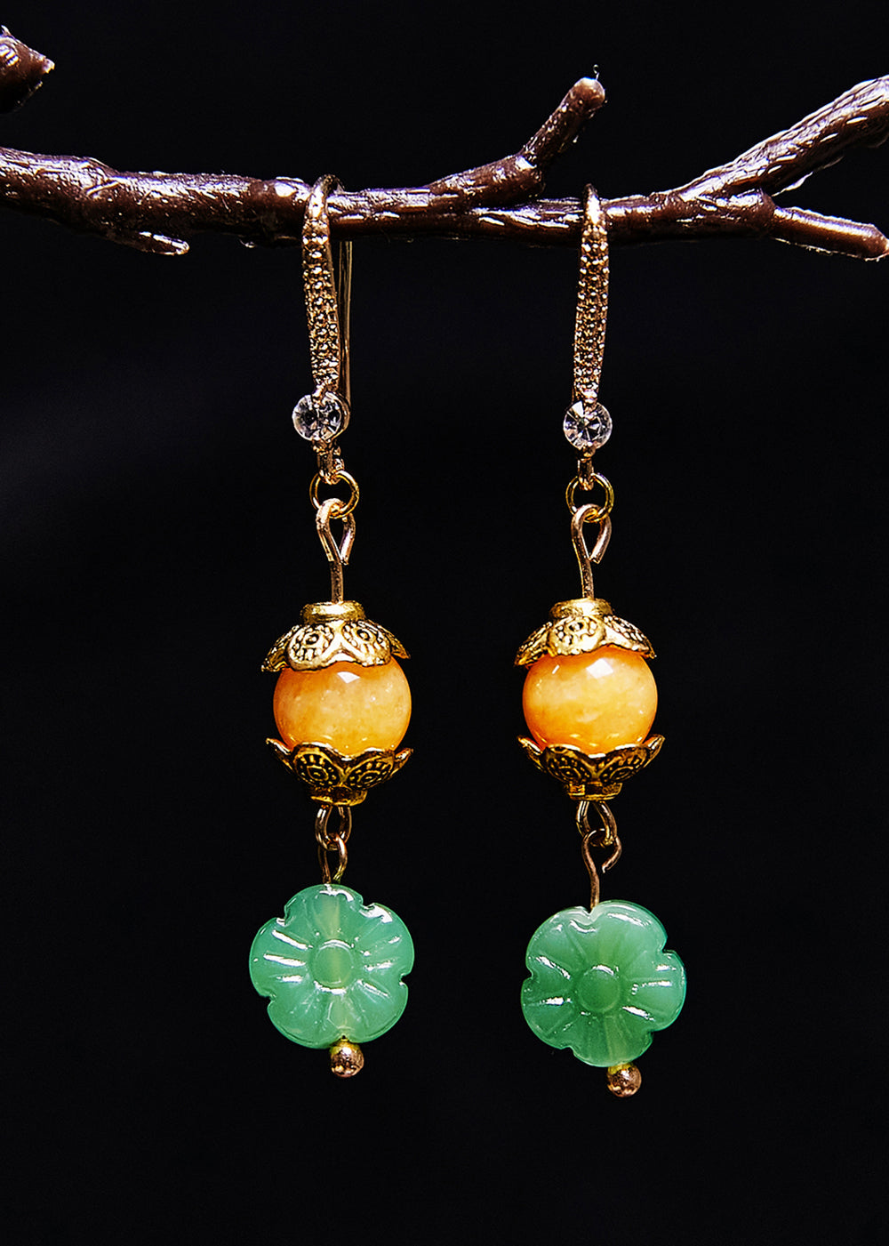 Boucles d'oreilles simples en forme de fleur de lotus vert, en jade, en cire d'abeille - TrendAura