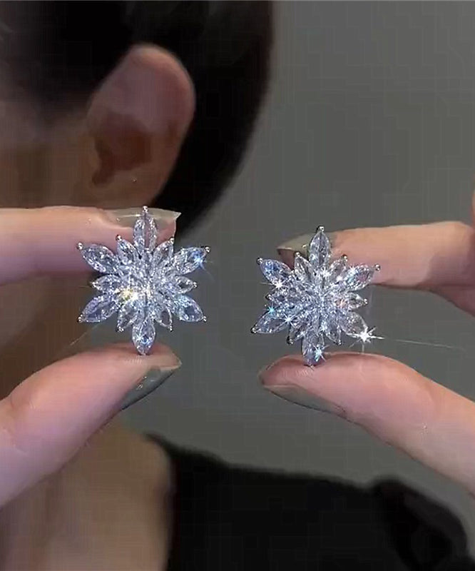 Boucles d'oreilles à tige simples en argent sterling et zircon blanc en forme de flocon de neige - TrendAura