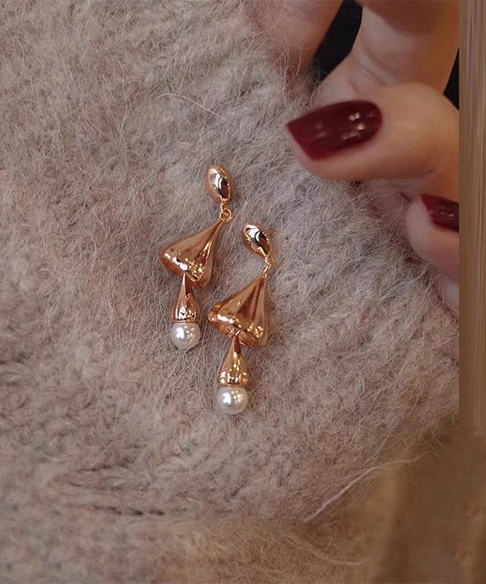 Boucles d'oreilles pendantes fines en cuivre doré et perles avec carillon éolien et pompon - TrendAura