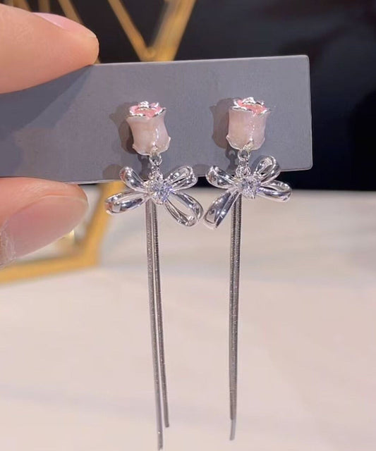 Boucles d'oreilles pendantes fines en alliage de soie avec nœud tulipe et pompon - TrendAura