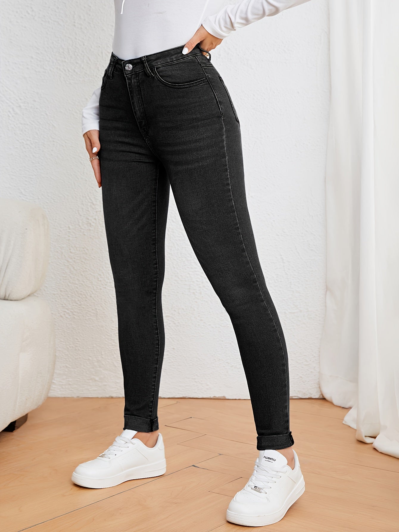 Slim fit women's jeans with high waist
